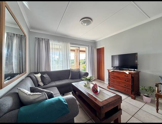 3 BEDROOM TOWNHOUSE FOR SALE IN ASTON BAY